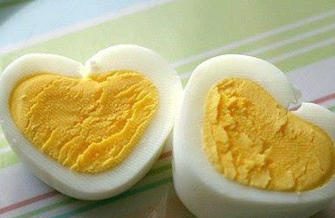 寶寶多大可以吃蛋黃   寶寶吃蛋黃可以補鐵嗎