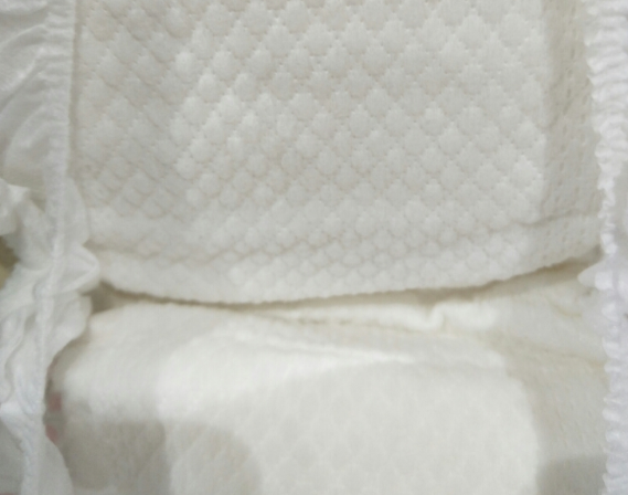 好奇金裝和鉑金裝對(duì)比圖片 好奇金裝和鉑金裝紙尿褲區(qū)別