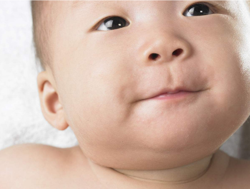兩個多月寶口臭是什么原因 寶寶口臭怎么改善 