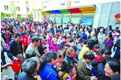 孩子上學應該接送嗎 中國式接孩子的影響