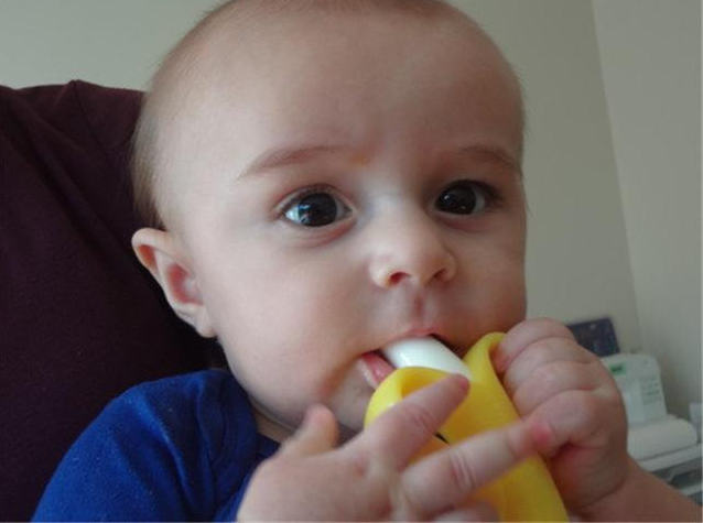 為什么寶寶經(jīng)常性撓耳朵 寶寶撓耳朵什么原因 為什么寶寶經(jīng)常性撓耳朵 寶寶撓耳朵什么原因