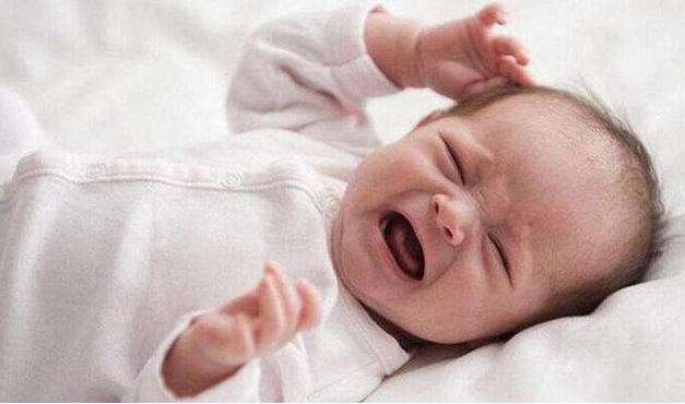 為什么寶寶經(jīng)常性撓耳朵 寶寶撓耳朵什么原因 為什么寶寶經(jīng)常性撓耳朵 寶寶撓耳朵什么原因