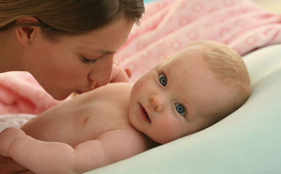 孩子去姥姥家的心情說說 寶貝在姥姥家心情說說朋友圈