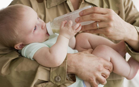 寶寶奶粉喝多少毫升最好  寶寶奶粉喂養量介紹
