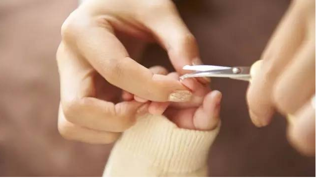 新生寶寶多久能剪指甲 新生兒能剪指甲嗎