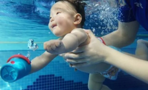 寶寶冬季做什么運(yùn)動好   寶寶冬季運(yùn)動選擇推薦