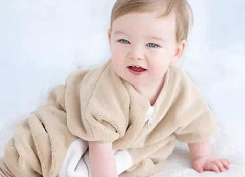 一歲寶寶霜降后適合穿的衣服 2018霜降節(jié)氣寶寶穿什么 一歲寶寶霜降后適合穿的衣服 2018霜降節(jié)氣寶寶穿什么