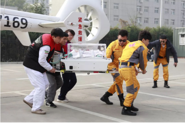 北京兒童醫院與999急救中心正式簽署戰略合作協議，啟動全國首家空地一體化新生兒轉運體系