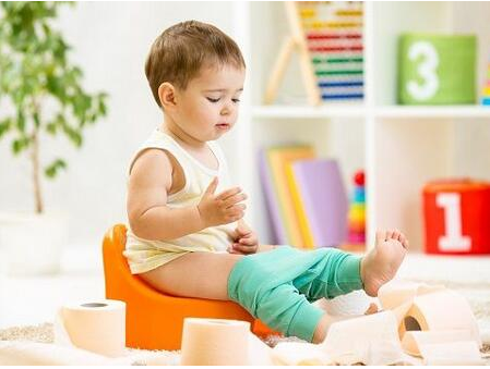 天氣冷寶寶為什么更容易尿褲子 寶寶尿褲子注意事項