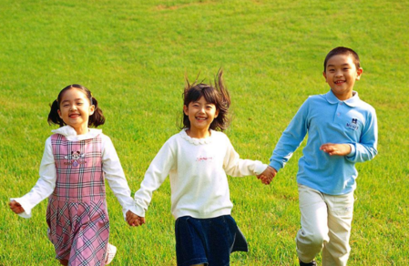 孩子社交能力差怎么讓孩子廣交好友 如何幫孩子交朋友