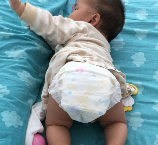 貝+愛紙尿褲和小鹿叮叮哪個好 貝+愛紙尿褲對比測評