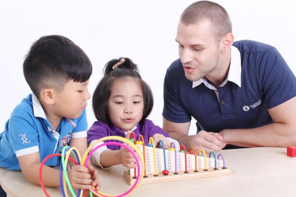 孩子學習語言的黃金期是哪個階段 如何訓練孩子的語言學習能力 孩子學習語言的黃金期是哪個階段 如何訓練孩子的語言學習能力