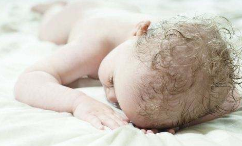 寶寶睡覺出汗多是什么原因   寶寶睡覺出汗的原因