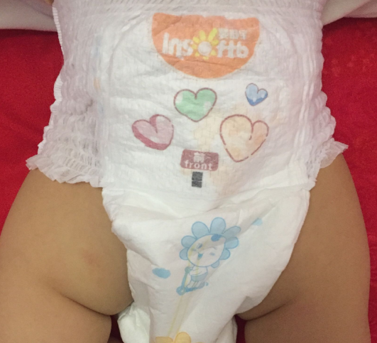 嬰舒寶和尤妮佳紙尿褲哪個好 嬰舒寶紙尿褲使用測評