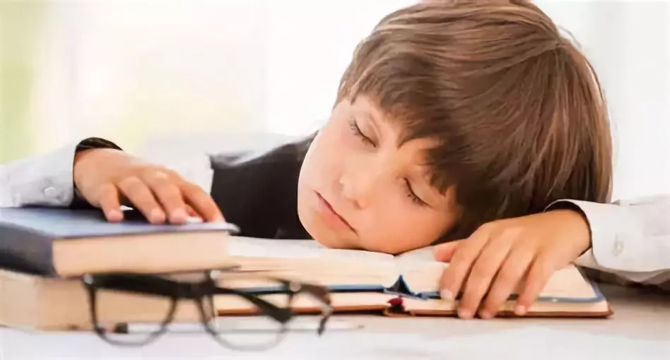 孩子沒時間午休怎么辦 怎么保證孩子的睡眠時長