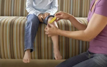 寶寶摔傷怎么處理    寶寶摔傷急救處理方法