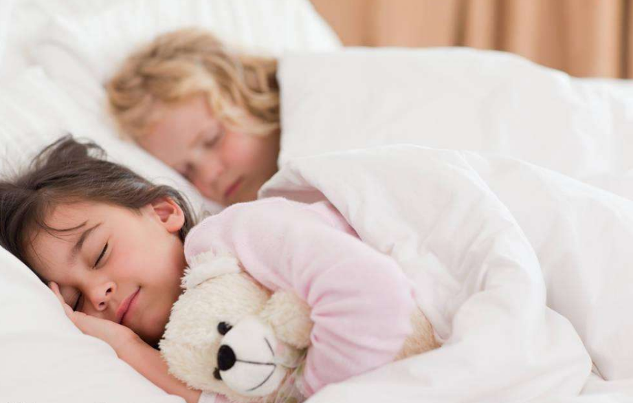 跟孩子幾歲分床比較好 孩子才開(kāi)始分床怎么安慰