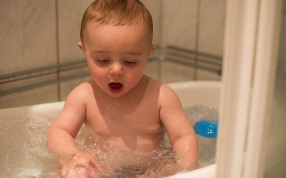 寶寶冬天幾天洗一次澡   寶寶冬天洗澡時(shí)間介紹