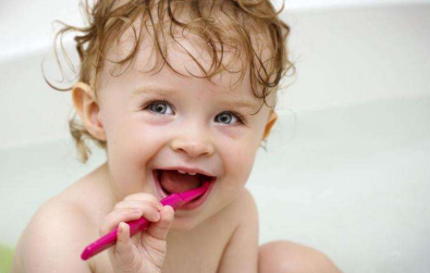 寶寶第一只牙膏怎么選   寶寶牙膏選擇推薦