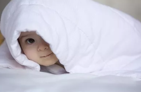怎么讓寶寶睡覺不踢被子   寶寶睡覺踢被子怎么辦