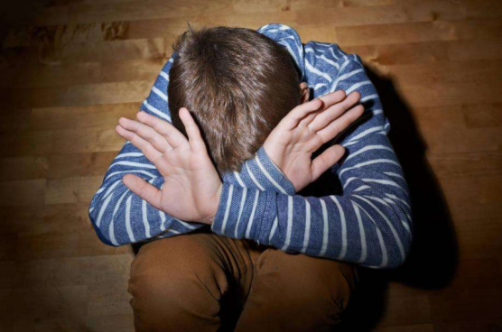 寶寶害怕其它小朋友怎么辦  寶寶膽小解決辦法