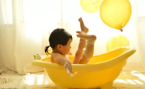 寶寶怕水不洗澡怎么辦  怕水不洗澡解決辦法