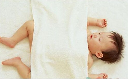 寶寶青蛙腿是怎么回事 如何幫助寶寶更快更好的塑造腿型 寶寶青蛙腿是怎么回事 如何幫助寶寶更快更好的塑造腿型