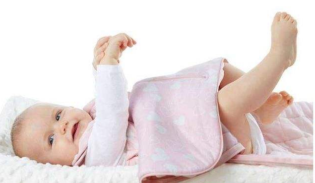 冬天怎么給寶寶換紙尿褲不容易著涼 紙尿褲什么牌子好