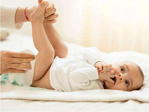 冬天怎么給寶寶換紙尿褲不容易著涼 紙尿褲什么牌子好