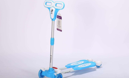 孩子多大可以玩滑板車  孩子玩滑板車時間介紹