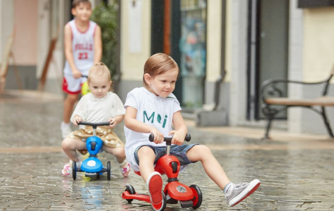 孩子多大可以玩滑板車  孩子玩滑板車時間介紹