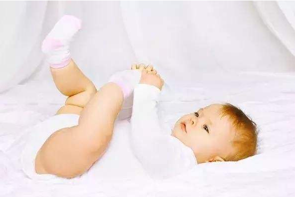 寶寶冬天睡覺穿襪子好不好 什么情況給寶寶穿襪子比較好