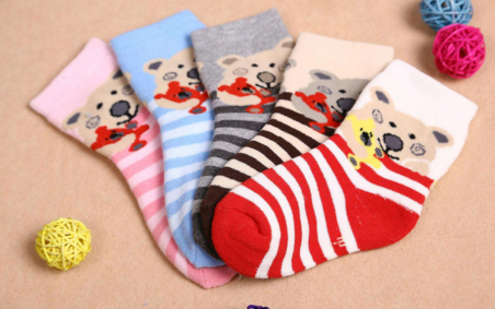 寶寶冬天睡覺穿襪子好不好 什么情況給寶寶穿襪子比較好