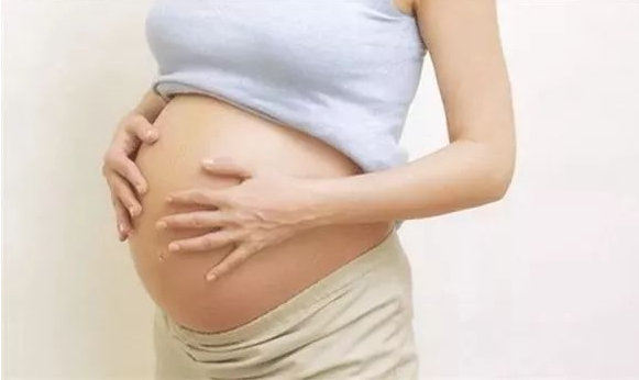 摸肚子會導致寶寶臍帶繞頸嗎 孕婦如何正確摸肚子