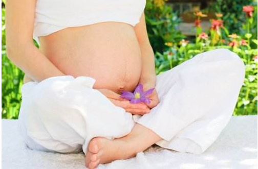 孕晚期做什么運(yùn)動(dòng)可以幫助順產(chǎn) 孕期運(yùn)動(dòng)的注意事項(xiàng)