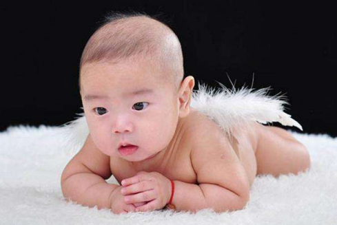 寶寶頭發稀疏怎么辦   寶寶頭發怎么變得烏黑濃密