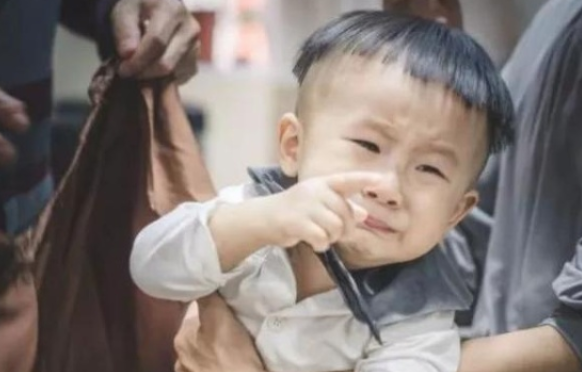 剃光頭可以讓頭發變好嗎 寶寶什么時候可以剃光頭 剃光頭可以讓頭發變好嗎 寶寶什么時候可以剃光頭