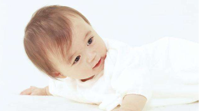 寶寶為什么喜歡歪脖子睡覺 寶寶歪脖子睡覺正常嗎