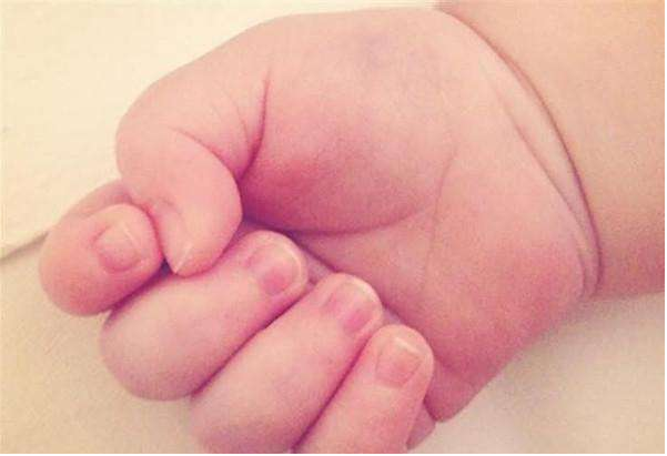 嬰幼兒指甲不長是什么原因 如何糾正寶寶咬指甲的壞習(xí)慣 嬰幼兒指甲不長是什么原因 如何糾正寶寶咬指甲的壞習(xí)慣