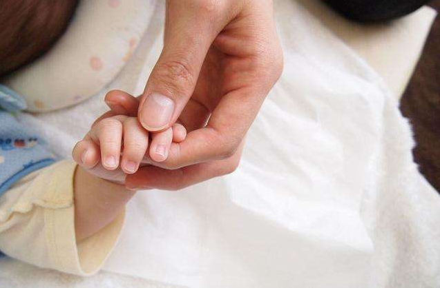 嬰幼兒指甲不長是什么原因 如何糾正寶寶咬指甲的壞習(xí)慣 嬰幼兒指甲不長是什么原因 如何糾正寶寶咬指甲的壞習(xí)慣