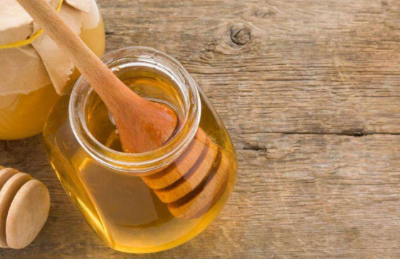 為什么1歲以下嬰兒不能吃蜂蜜   嬰兒吃蜂蜜危害一覽