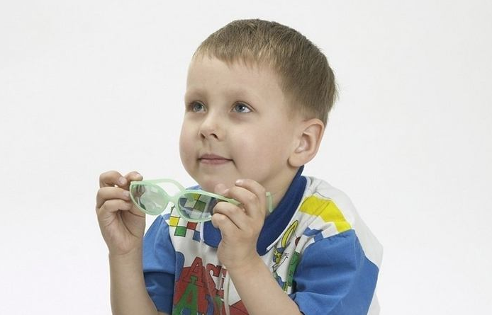 小孩弱視可以治好嗎 小孩弱視是怎么造成的 小孩弱視可以治好嗎 小孩弱視是怎么造成的