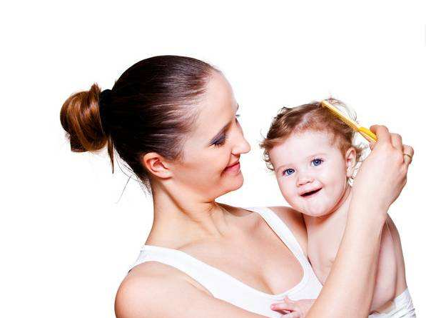 寶寶頭發一邊多一邊少是什么原因 寶寶多久洗一次頭比較好