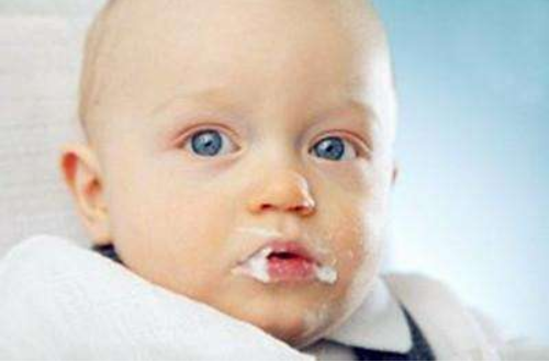 寶寶打嗝有酸味是怎么回事 寶寶打嗝有酸味怎么辦