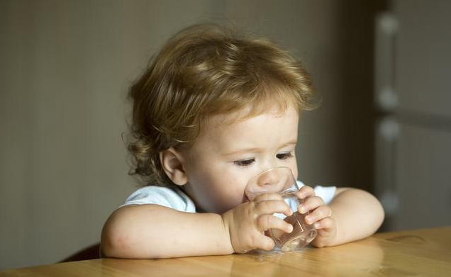 寶寶發(fā)燒捂前囟門可以退燒嗎 寶寶退燒小妙招