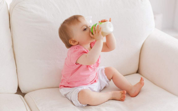 寶寶吃奶抽搐怎么辦 寶寶吃奶抽搐解決方法 寶寶吃奶抽搐怎么辦 寶寶吃奶抽搐解決方法