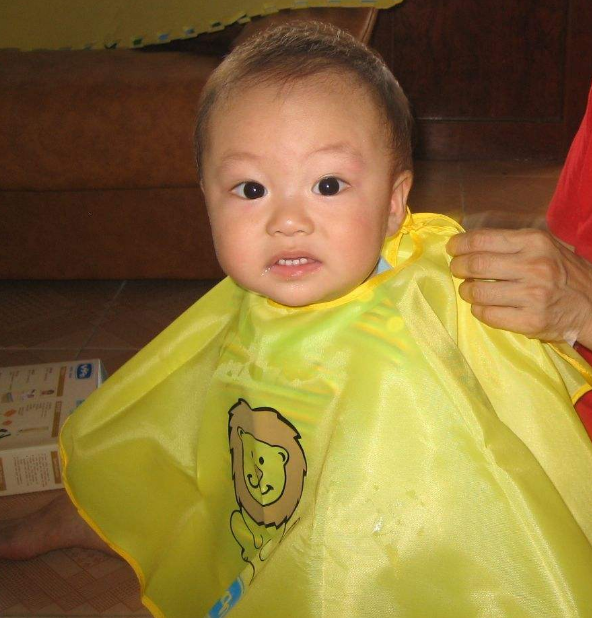 孩子頭發特別少怎么改善 怎么讓孩子頭發變得烏黑