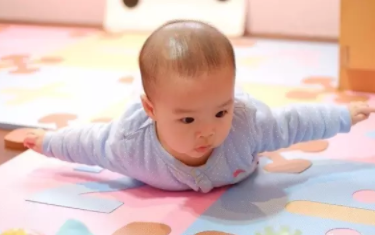 寶寶爬行怎么訓(xùn)練   寶寶爬行訓(xùn)練方法