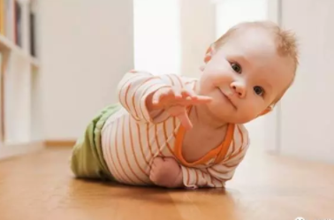 寶寶爬行怎么訓(xùn)練   寶寶爬行訓(xùn)練方法