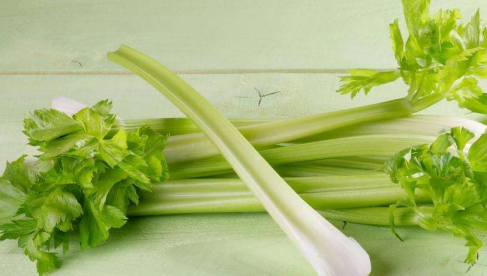 寶寶多大可以吃芹菜   寶寶吃芹菜的好處